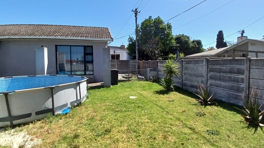 To Let 4 Bedroom Property for Rent in Labiance Estate Western Cape